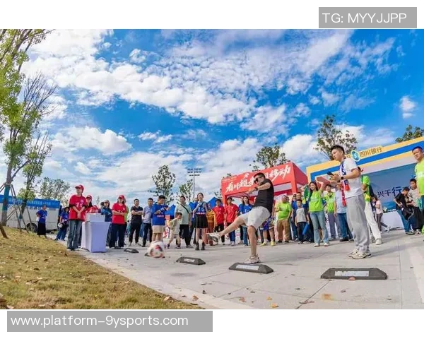 激情四溢的足球专列带你领略赛场风云与球迷热情的完美结合 激情四溢的足球专列带你领略赛场风云与球迷热情的完美结合